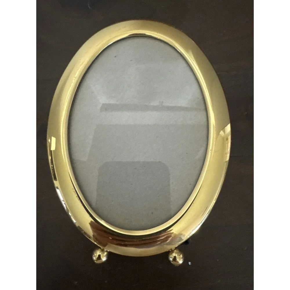 Vintage Gold Tone Oval Picture Frame Footed Tabletop Wall Hanging Made in Korea